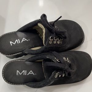 MIA black clogs